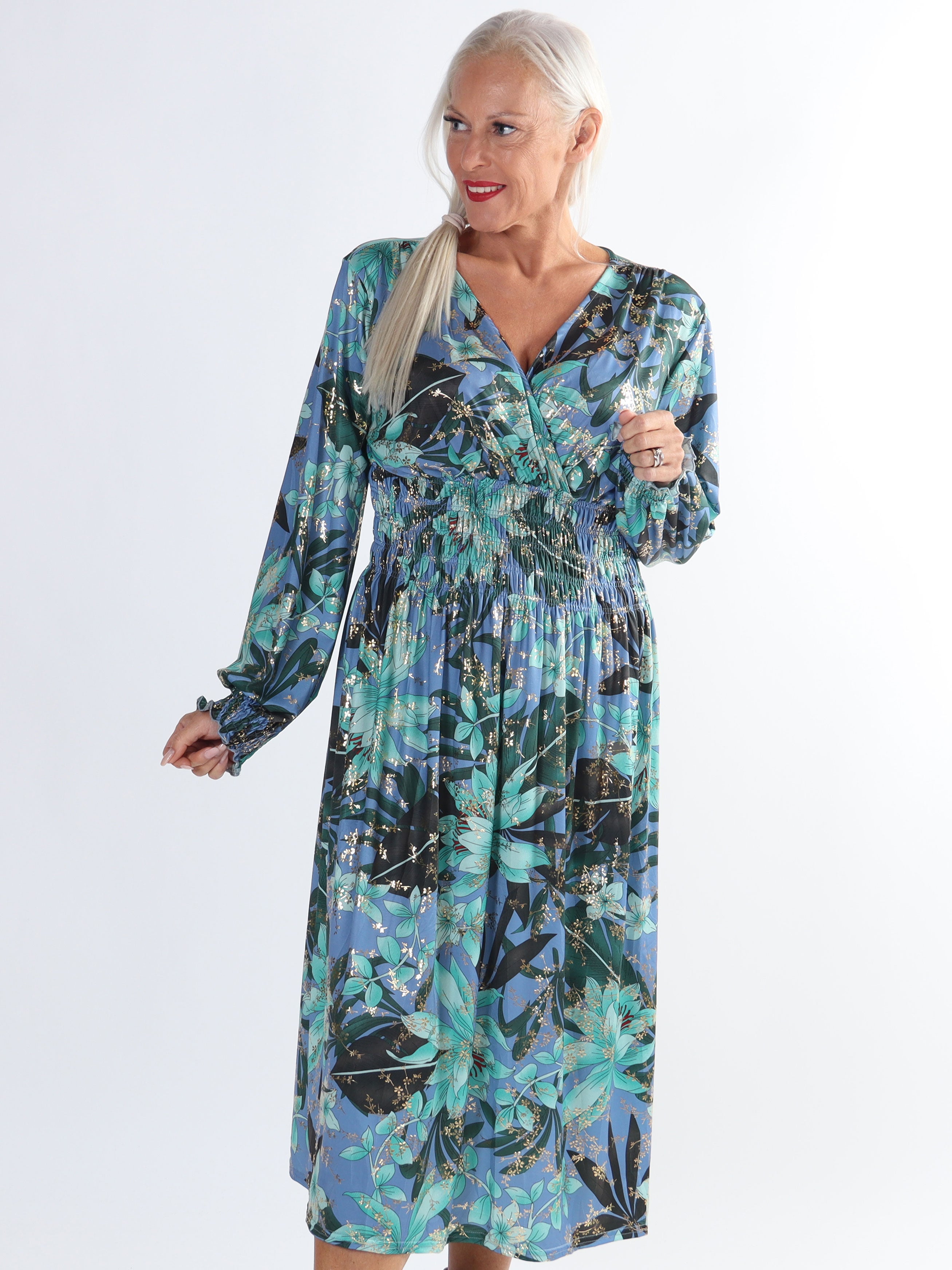Pams Midi L/S - Plus size klänning i skrynkelfritt tyg med långa ärmar